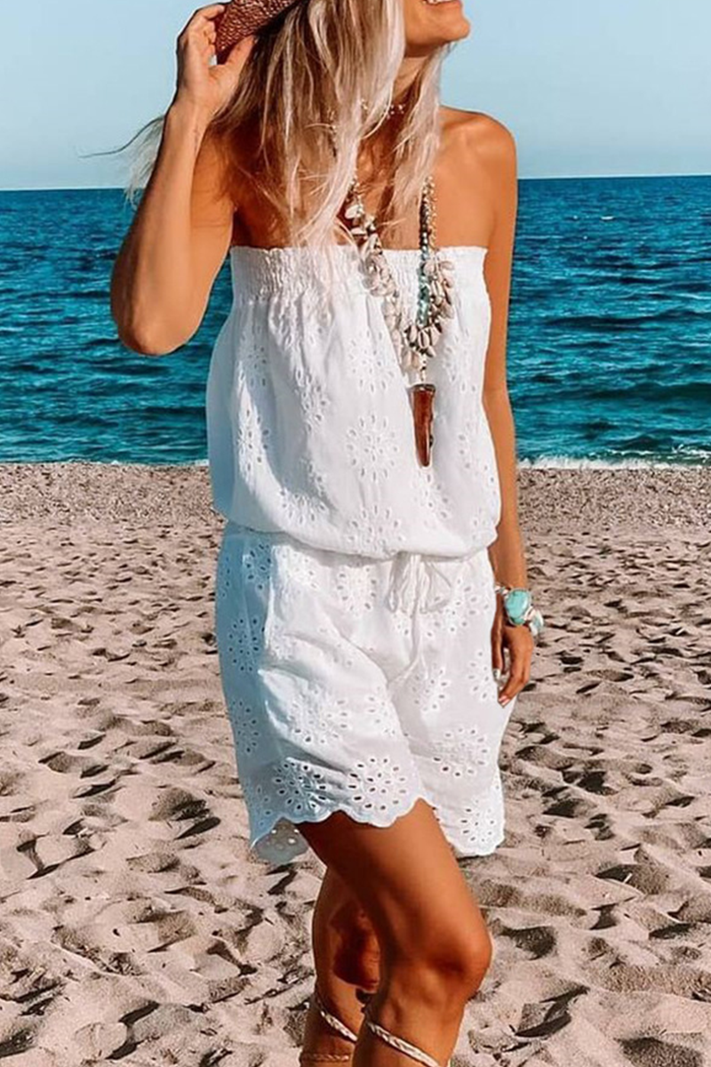 Combinaisons décontractées, sans bretelles, amples, avec décolleté en forme de frénulum et ajourées.