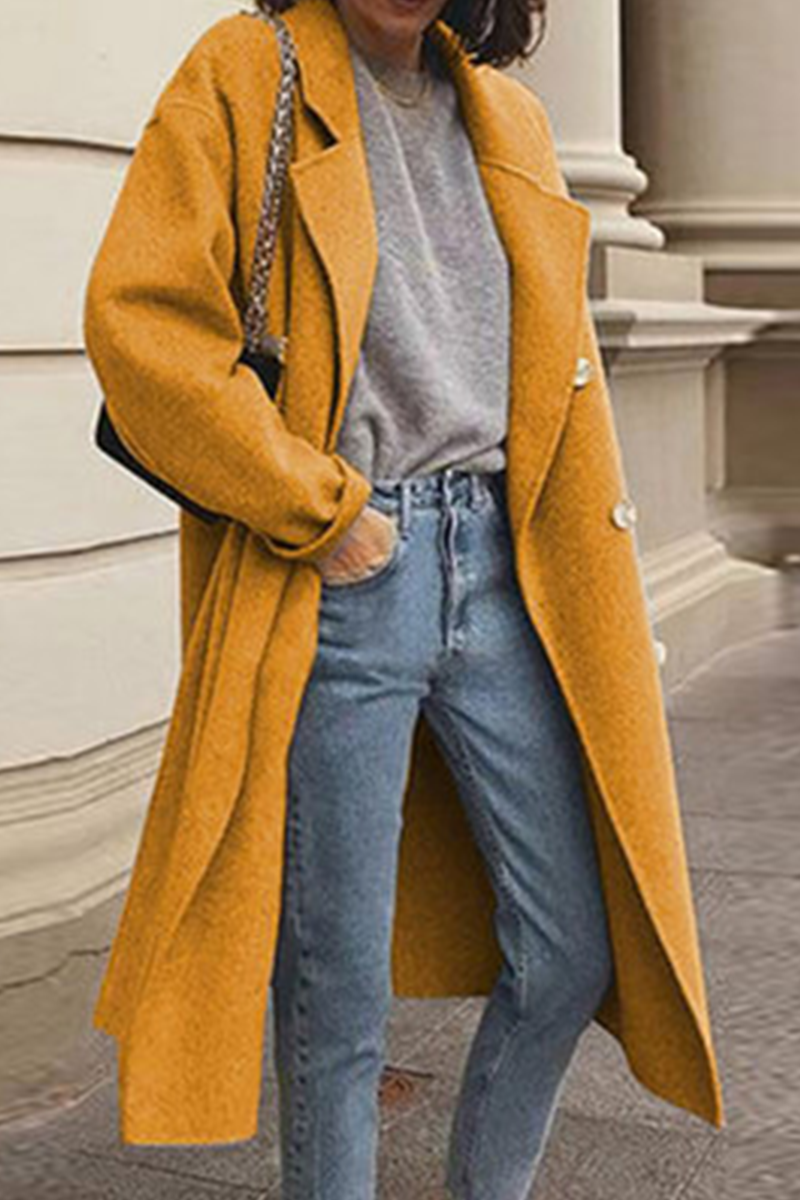 Vêtements d'extérieur décontractés et élégants, col montant à boucle simple.