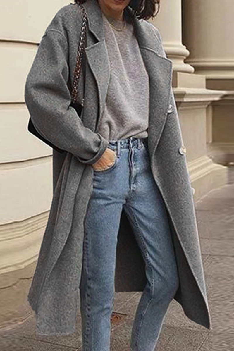 Vêtements d'extérieur décontractés et élégants, col montant à boucle simple.