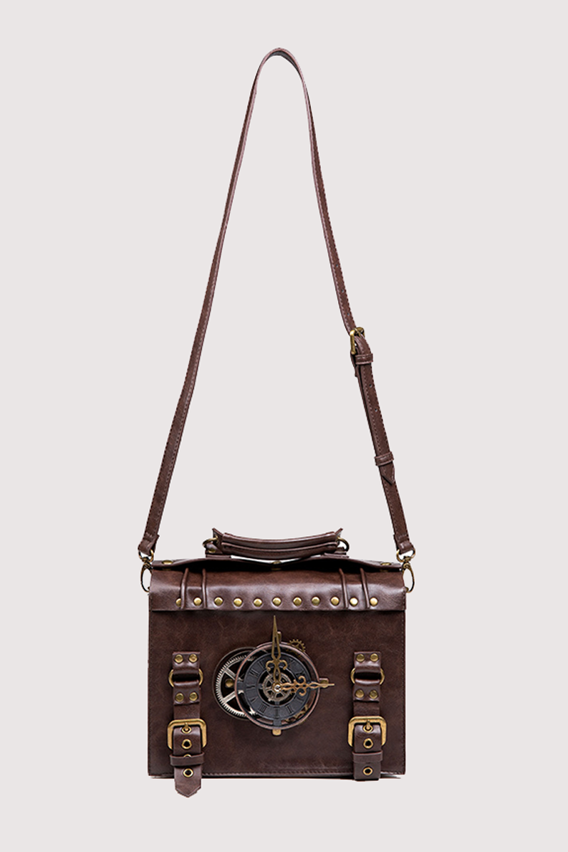 Accessoires décoratifs pour sacs à main, style vintage streetwear, avec rivets métalliques et assemblage de tissus.