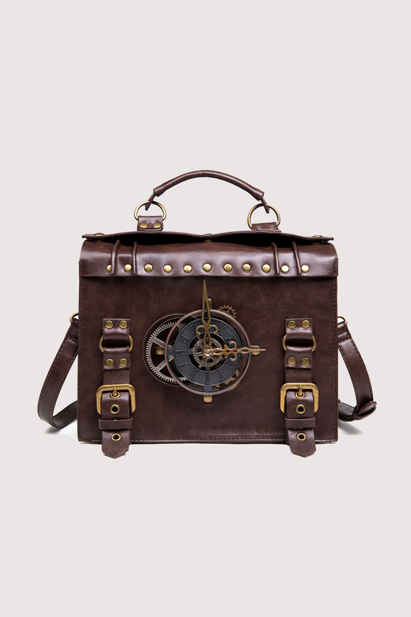 Accessoires décoratifs pour sacs à main, style vintage streetwear, avec rivets métalliques et assemblage de tissus.