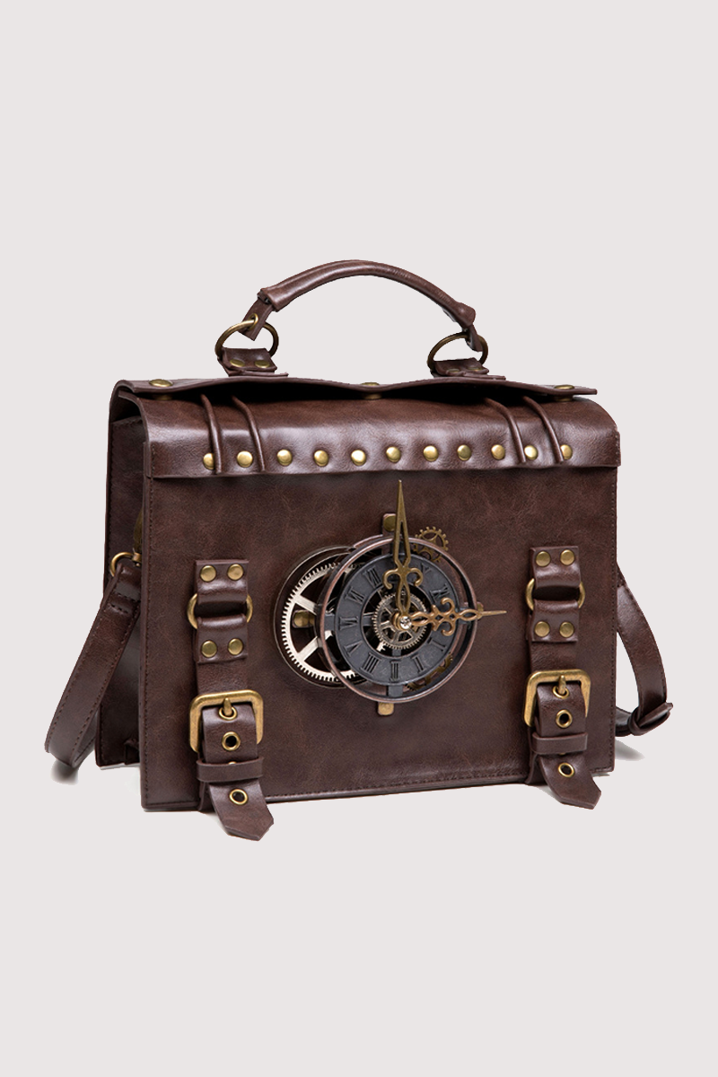 Accessoires décoratifs pour sacs à main, style vintage streetwear, avec rivets métalliques et assemblage de tissus.