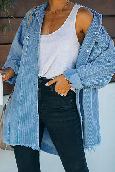 Vêtements d'extérieur à pompons unis et à boucle ancienne.