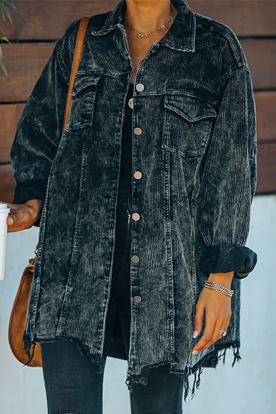 Vêtements d'extérieur à pompons unis et à boucle ancienne.