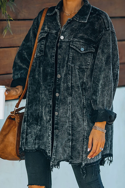 Vêtements d'extérieur à pompons unis et à boucle ancienne.