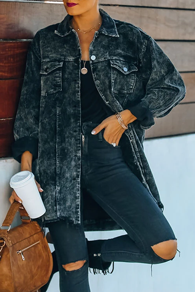 Vêtements d'extérieur à pompons unis et à boucle ancienne.