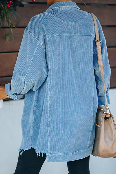 Vêtements d'extérieur à pompons unis et à boucle ancienne.