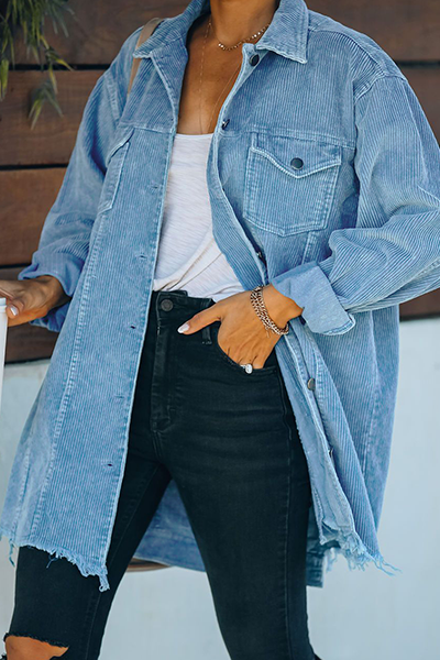 Vêtements d'extérieur à pompons unis et à boucle ancienne.