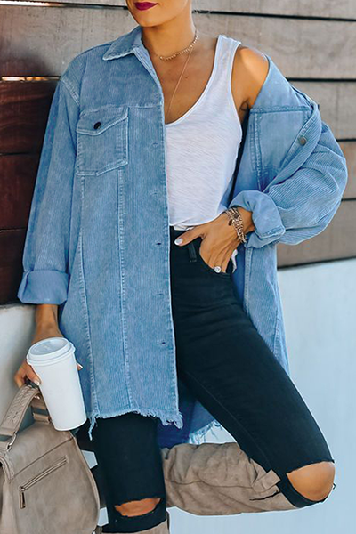 Vêtements d'extérieur à pompons unis et à boucle ancienne.