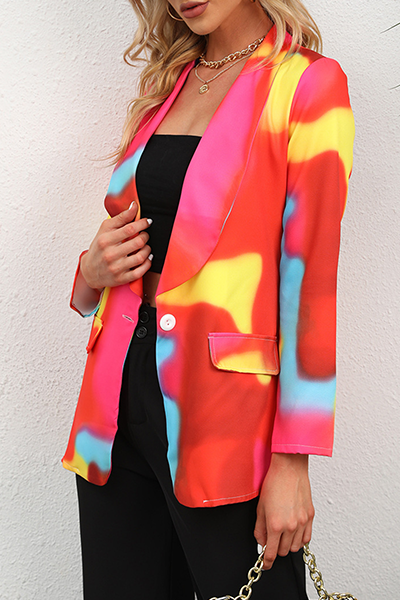 Vêtements d'extérieur élégants à imprimé, avec boutons, col rabattu et empiècements.