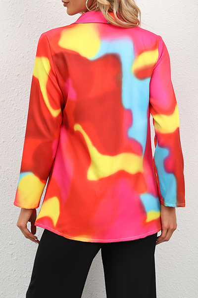 Vêtements d'extérieur élégants à imprimé, avec boutons, col rabattu et empiècements.