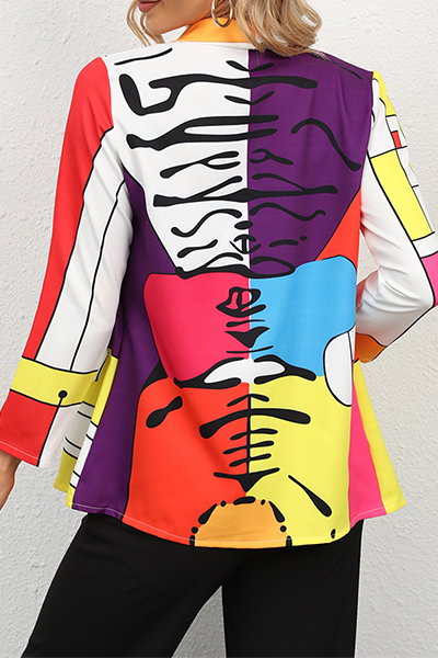 Vêtements d'extérieur élégants à imprimé, avec boutons, col rabattu et empiècements.