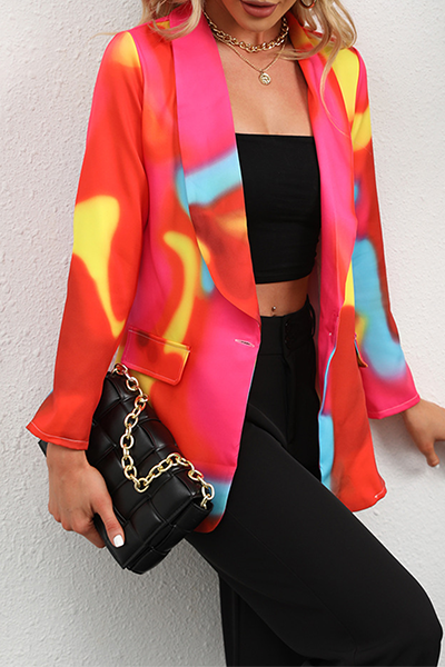 Vêtements d'extérieur élégants à imprimé, avec boutons, col rabattu et empiècements.