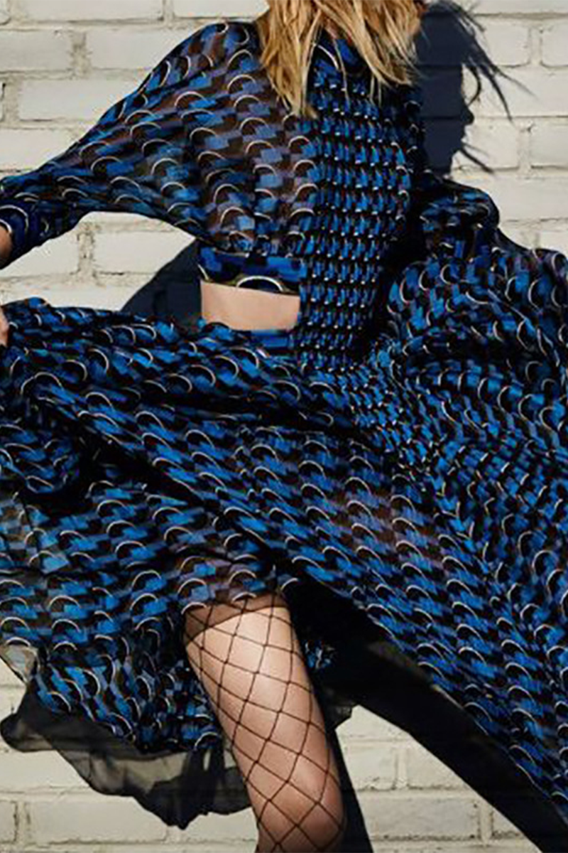 Robe-jupe trapèze à col montant, imprimé décontracté, volant et demi.