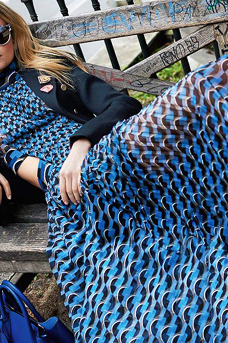 Robe-jupe trapèze à col montant, imprimé décontracté, volant et demi.