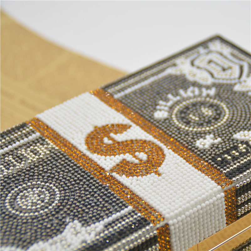 Sacs à main dépareillés, à strass et à chaînes, pour tous les jours et les soirées.