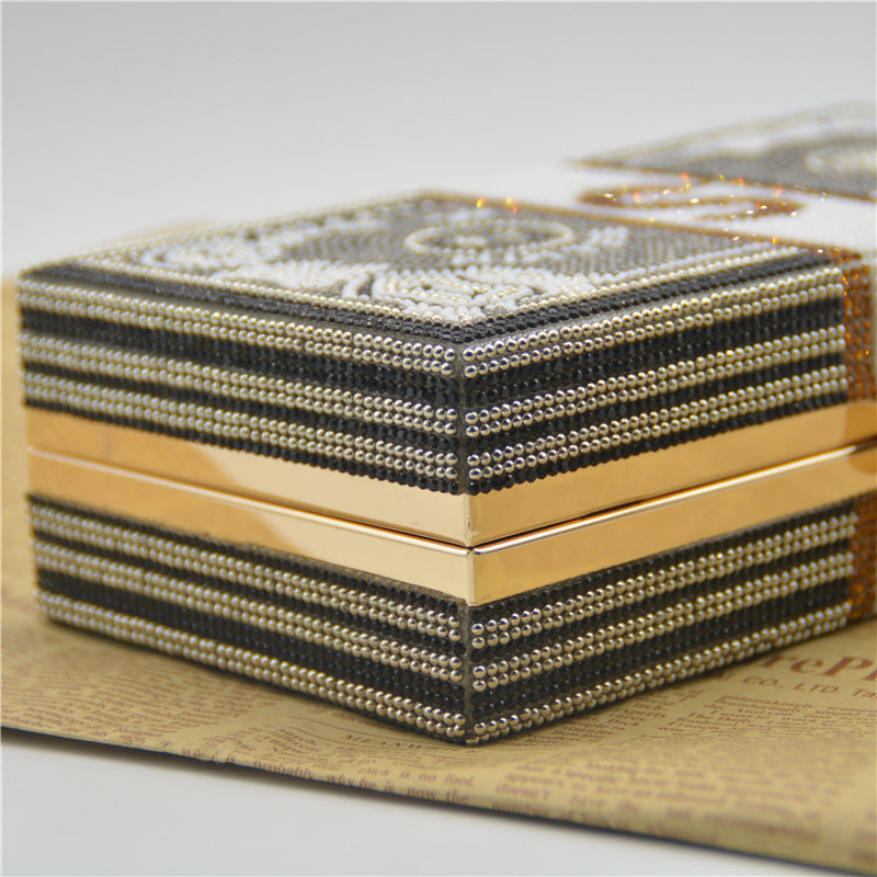 Sacs à main dépareillés, à strass et à chaînes, pour tous les jours et les soirées.