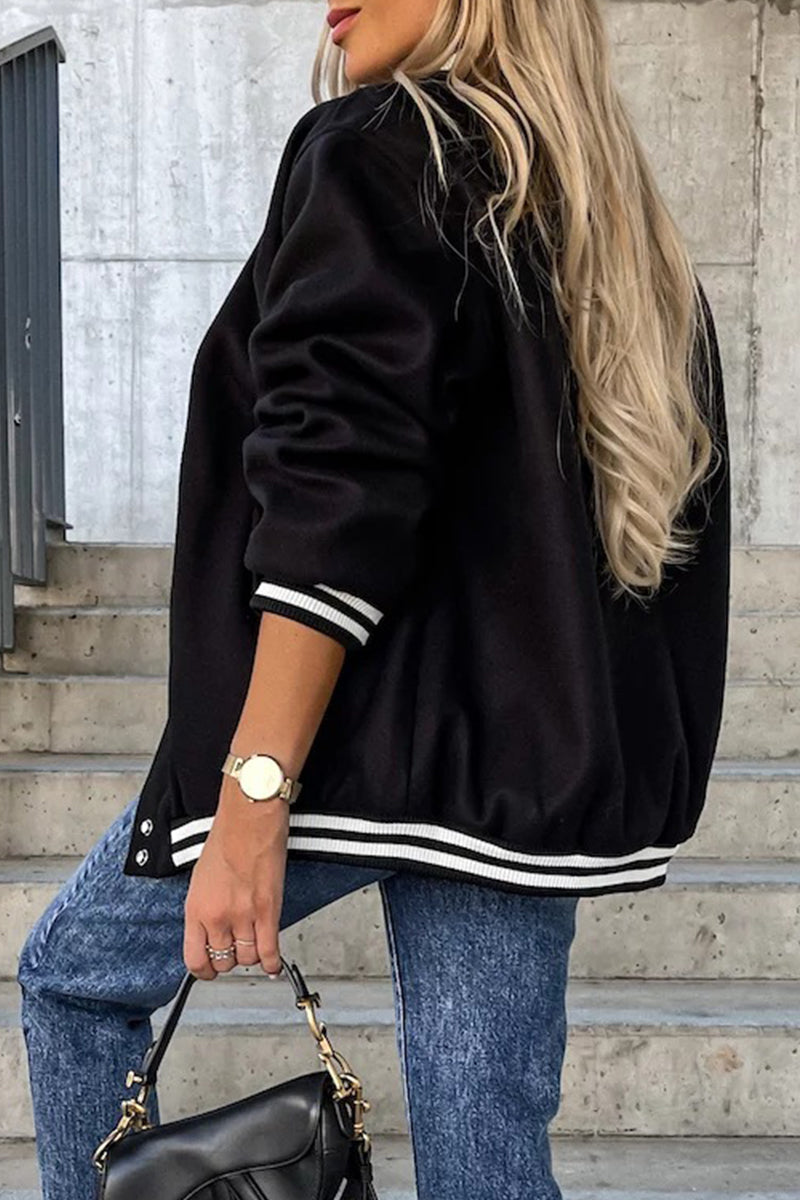 Vêtements d'extérieur décontractés, style streetwear, à manches contrastées, col rond et boucle.