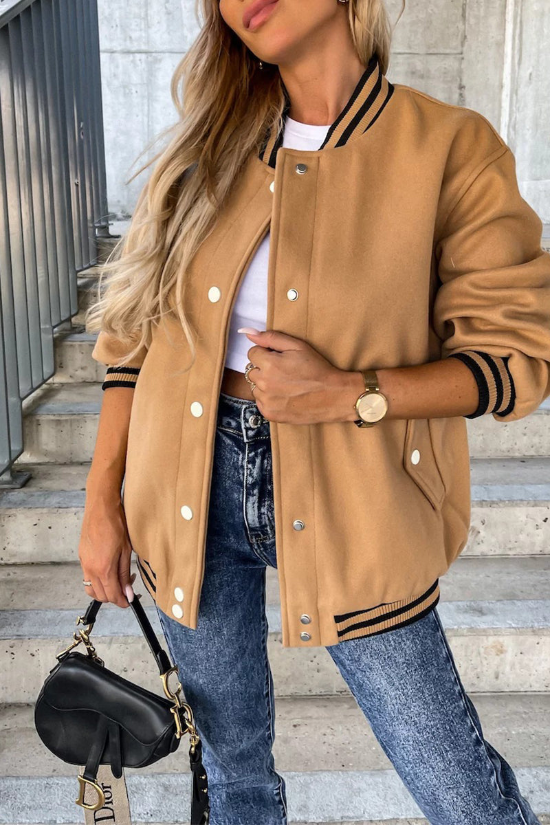 Vêtements d'extérieur décontractés, style streetwear, à manches contrastées, col rond et boucle.