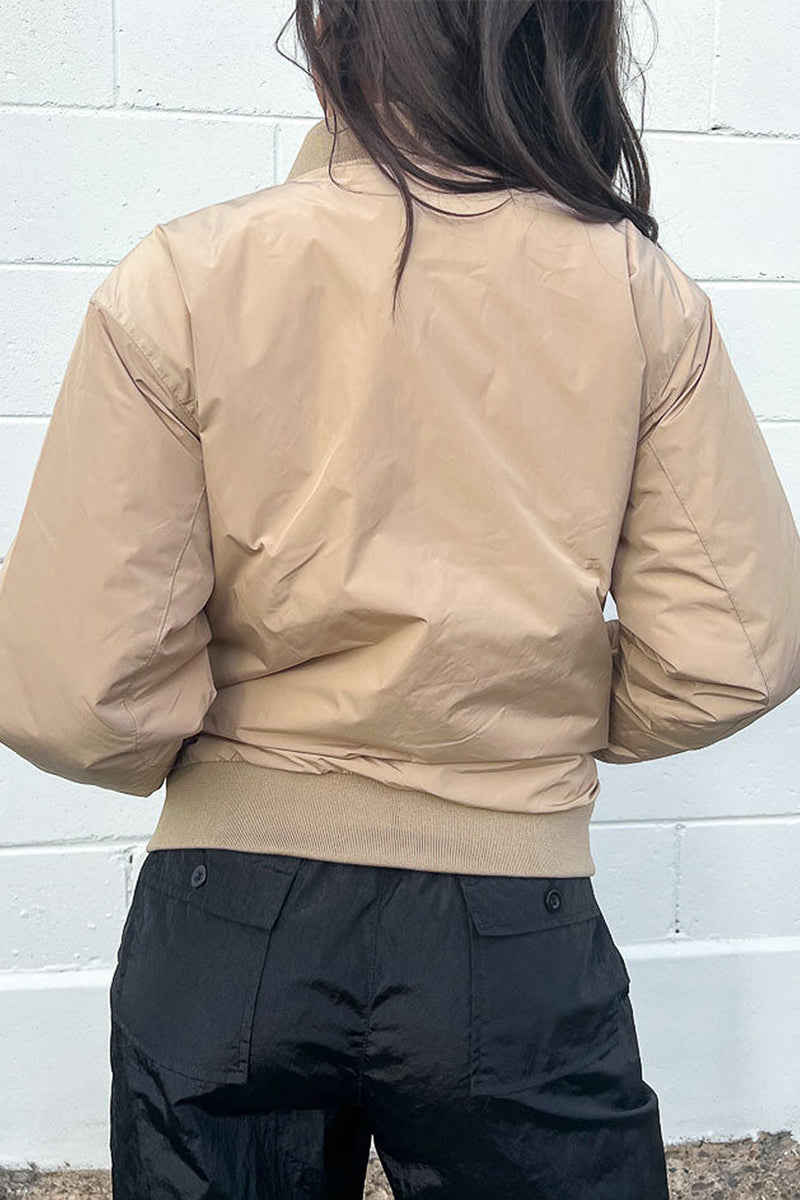 Vêtements d'extérieur unis à col en U, à fermeture éclair et poches, style streetwear.