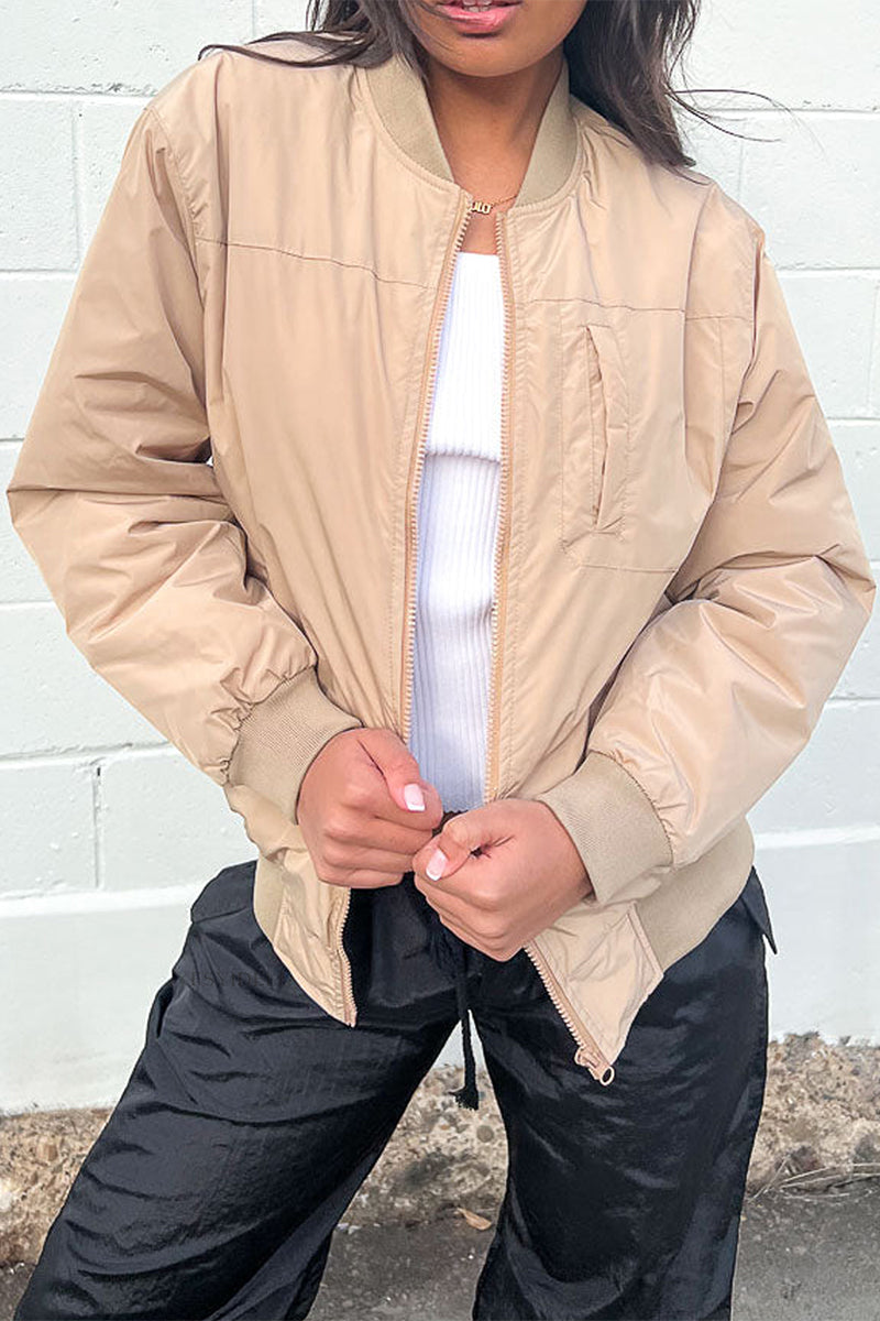 Vêtements d'extérieur unis à col en U, à fermeture éclair et poches, style streetwear.