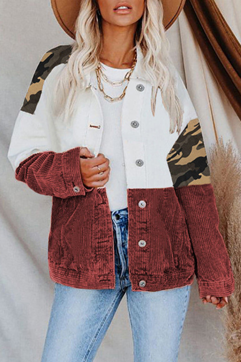 Vêtements d'extérieur décontractés à col rabattu avec boucle et pompons.