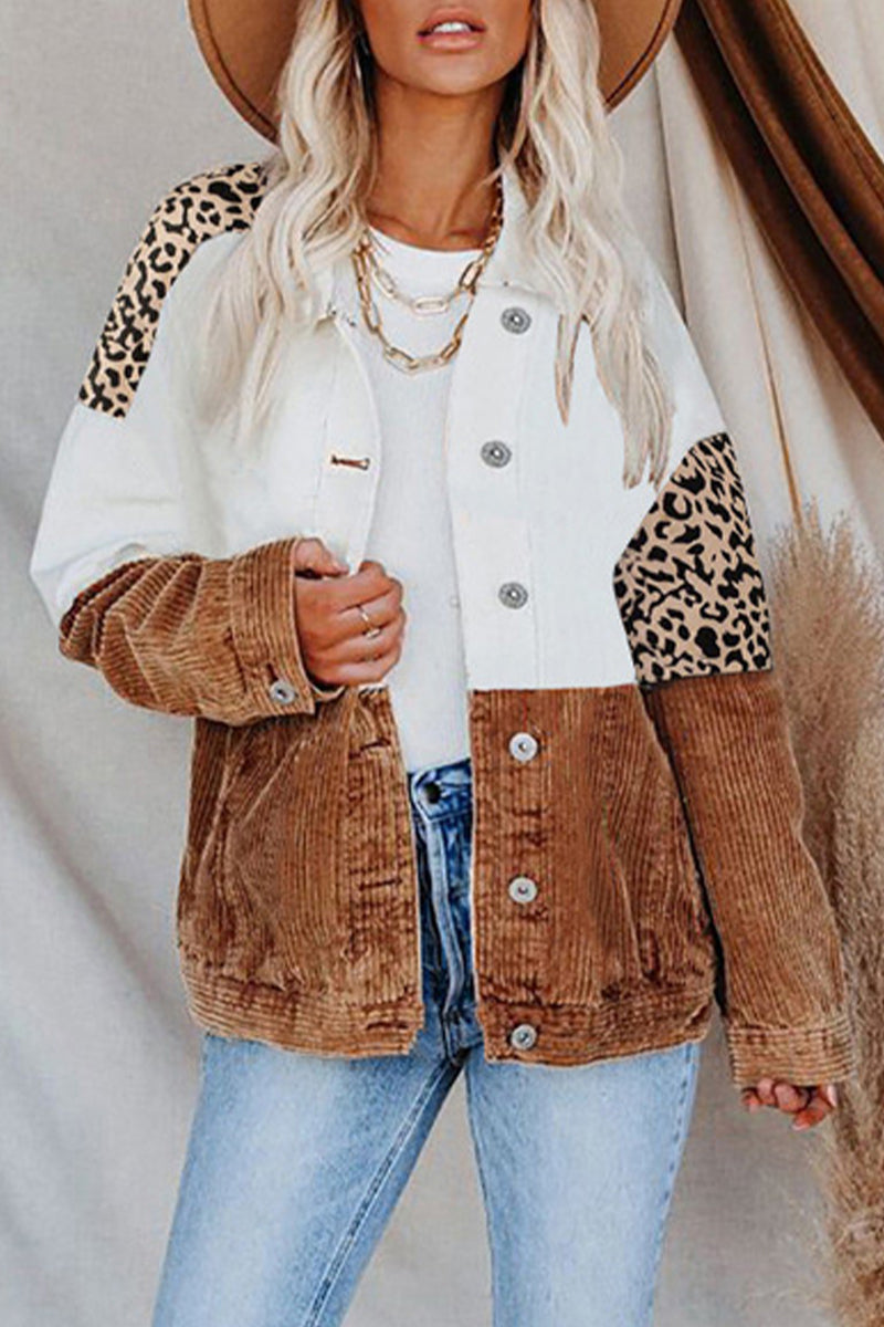 Vêtements d'extérieur décontractés à col rabattu avec boucle et pompons.