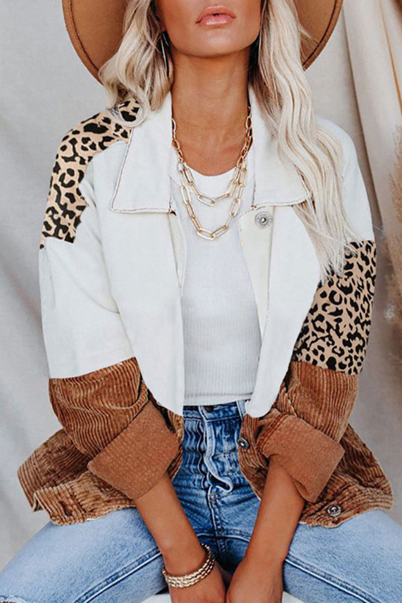 Vêtements d'extérieur décontractés à col rabattu avec boucle et pompons.