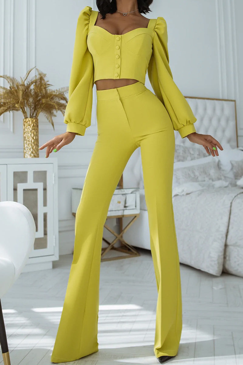 Ensemble deux pièces élégant pour le travail, col carré, manches longues, avec boucle.