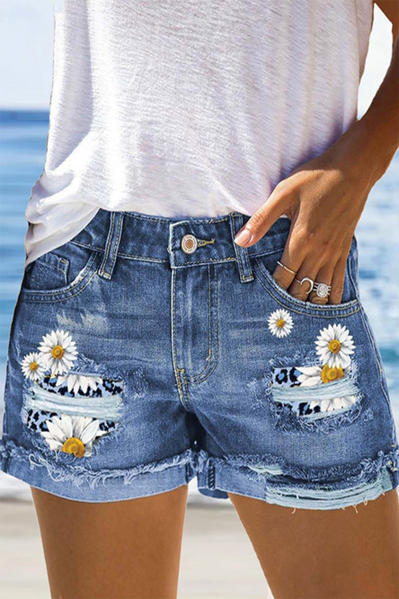 Shorts en jean délavé ample à motifs floraux et assemblages décontractés