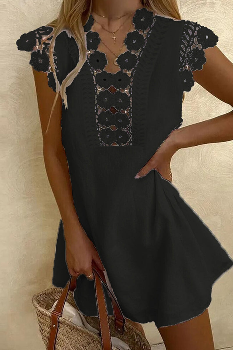 Robe décontractée, unie, découpée, col en V, ligne A, manches courtes.