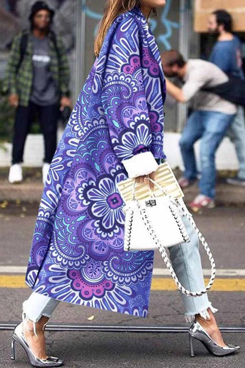 Vêtements d'extérieur à col rabattu, imprimés et patchwork, style streetwear.