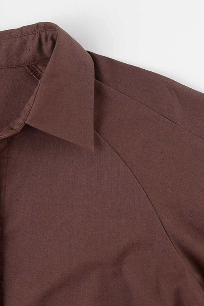 Robes élégantes de travail, en bandage uni, col montant, taille marquée et jupe.