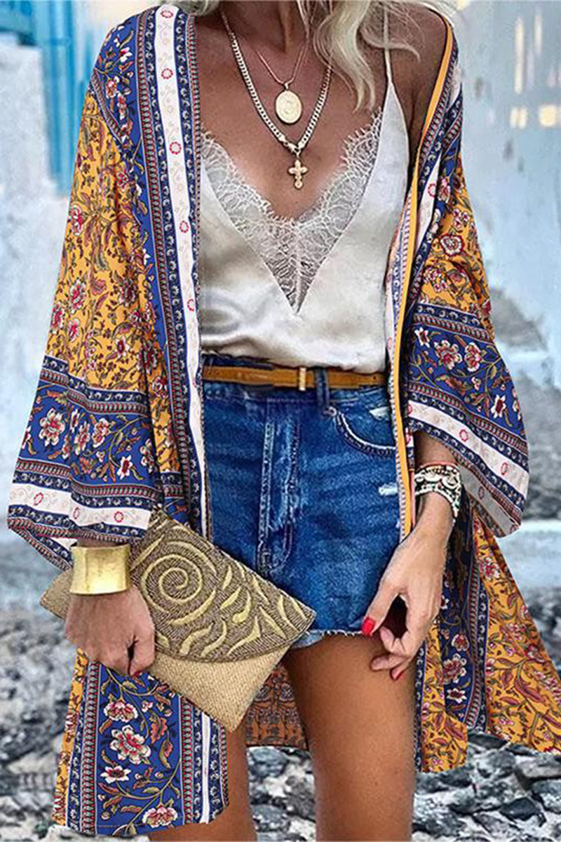 Vêtements d'extérieur à col cardigan en patchwork avec imprimé universitaire.