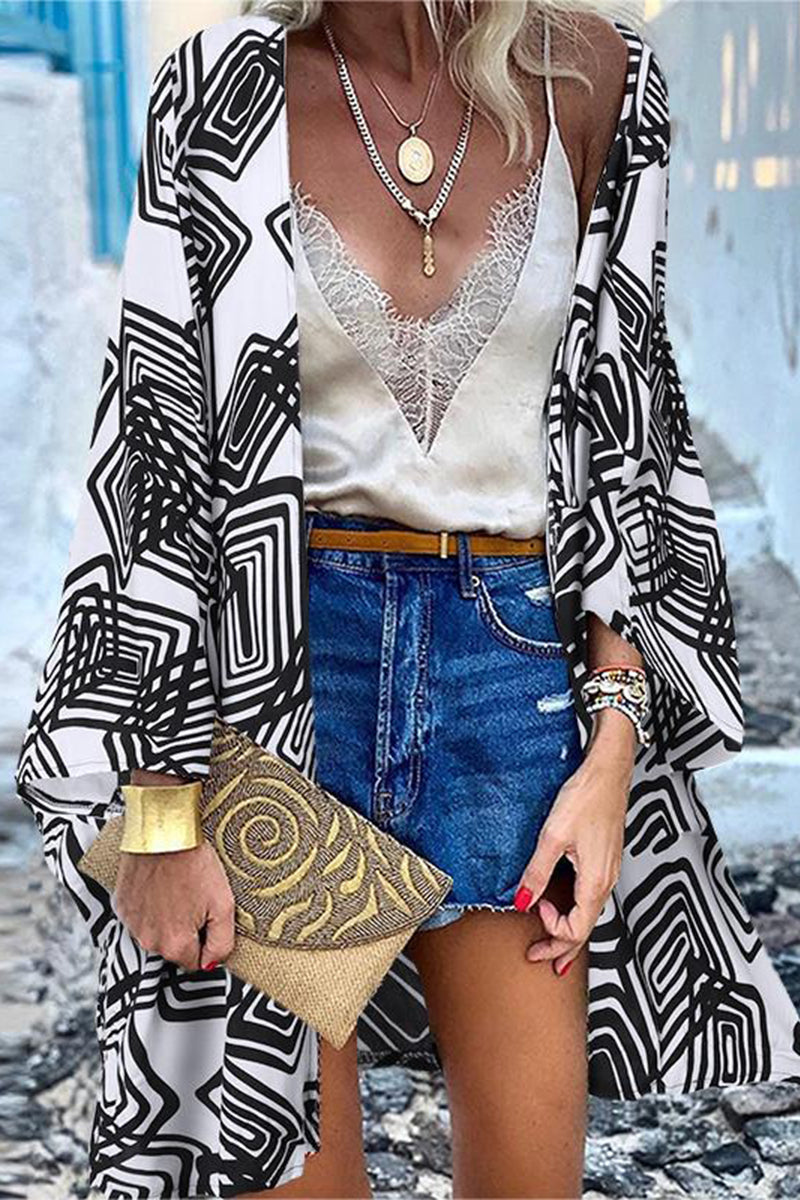 Vêtements d'extérieur à col cardigan en patchwork avec imprimé universitaire.