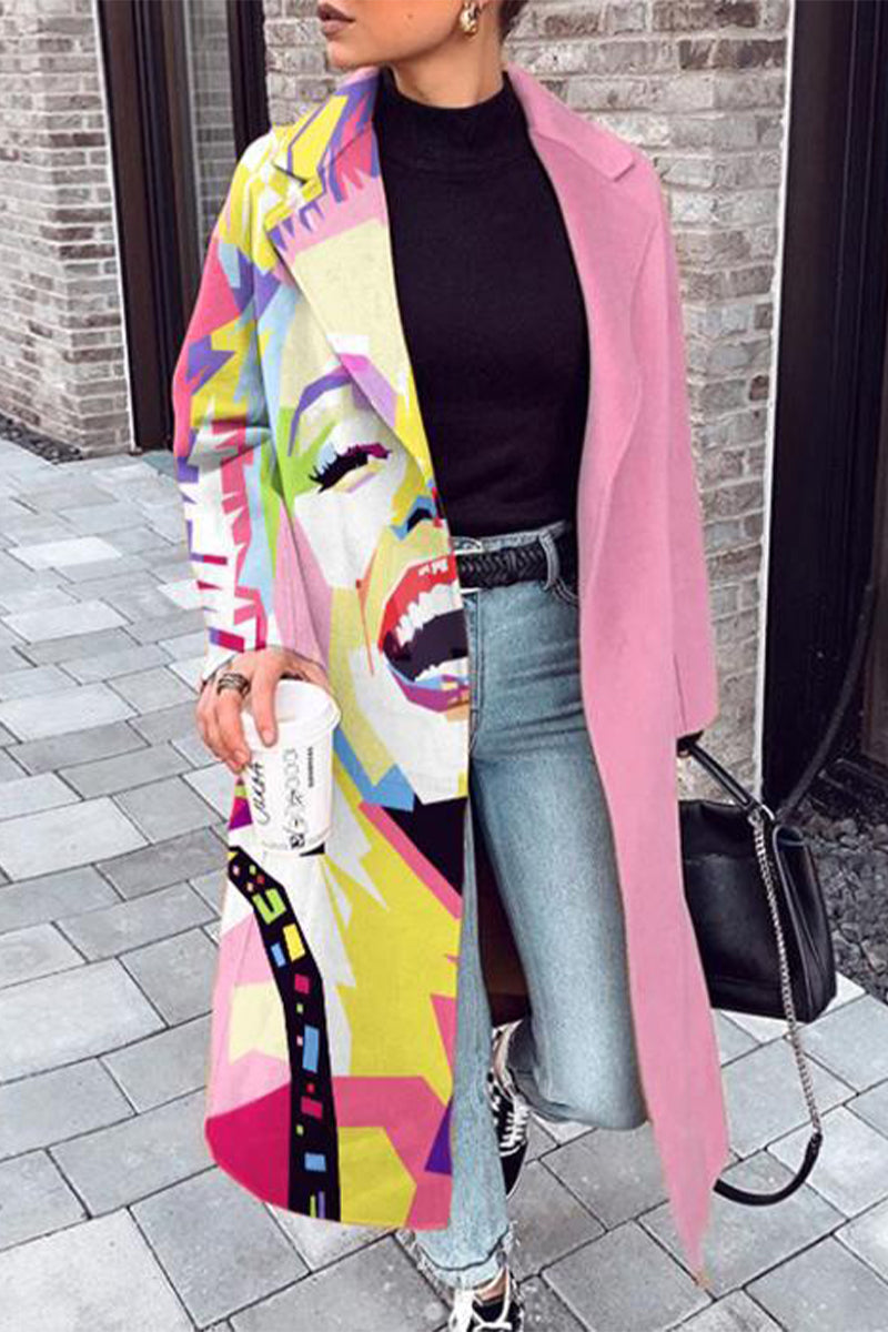 Vêtements d'extérieur élégants à col montant contrasté et imprimé.