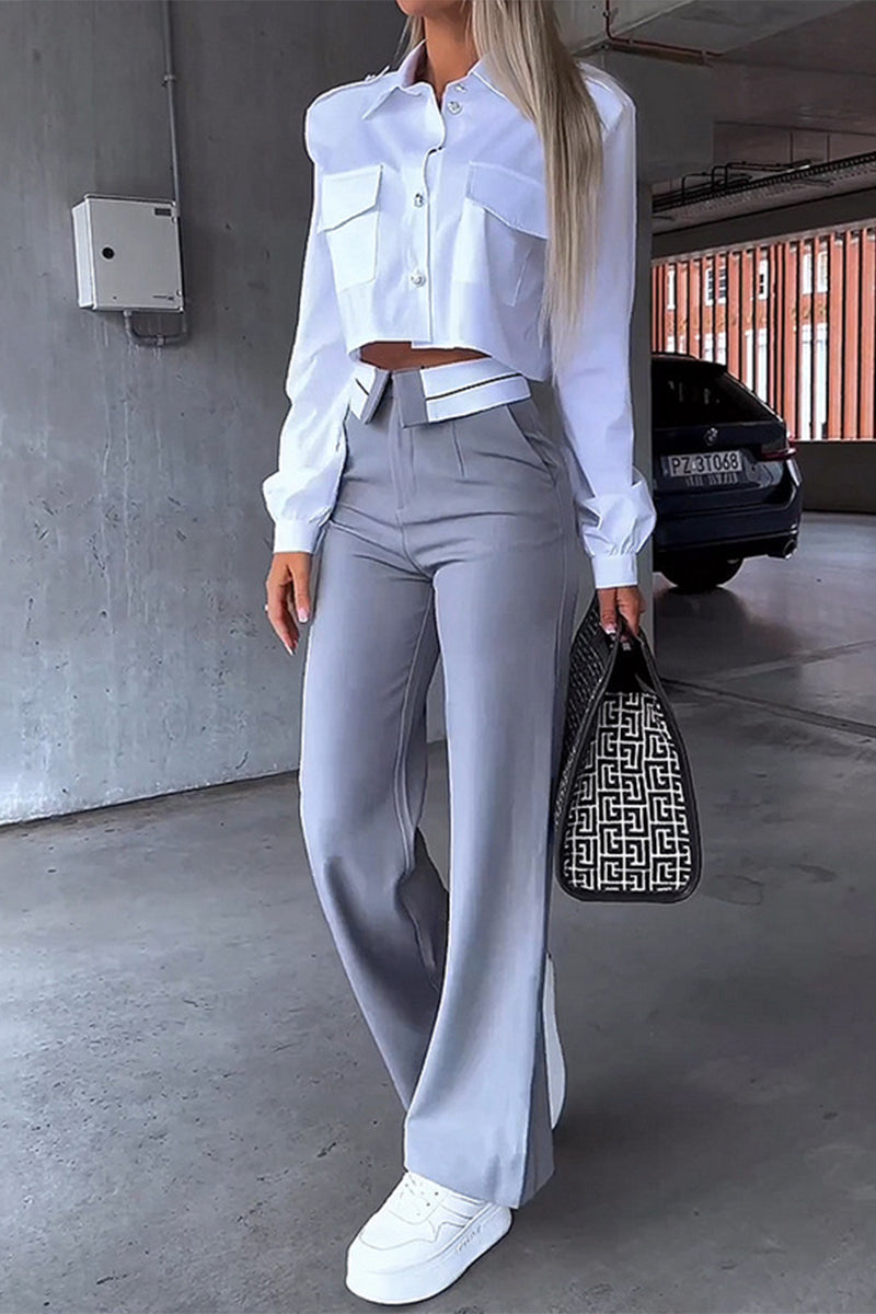 Ensemble deux pièces élégant et sobre pour le travail, avec col montant, manches longues et poches.