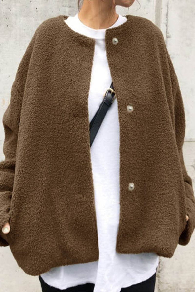 Vêtements d'extérieur décontractés à col rond avec poches.