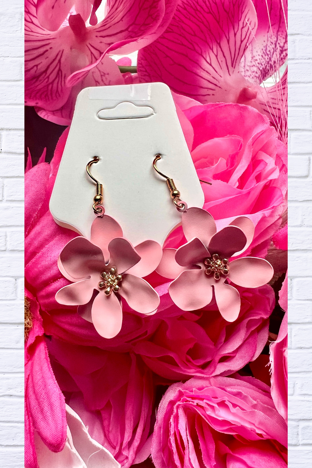 Dusty Pink Flower Earrings – Feminine Charm with a Soft Touch