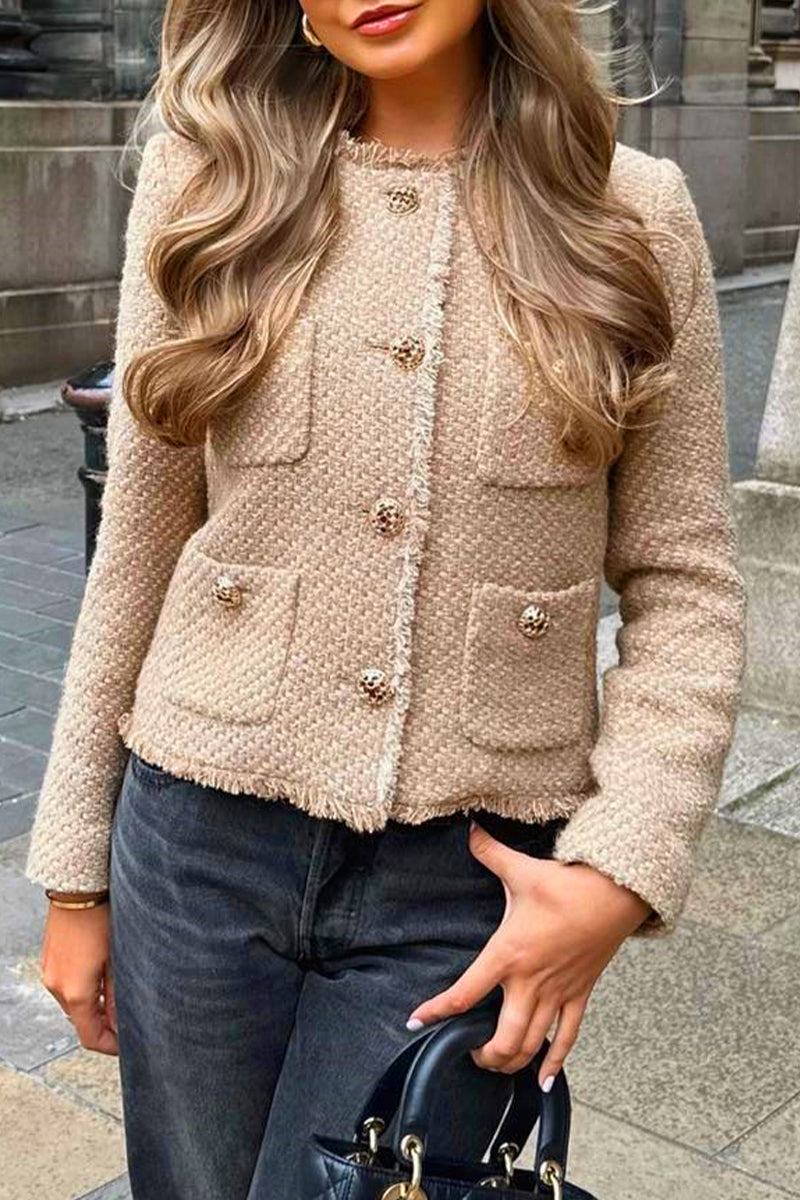 Vêtements d'extérieur élégants pour célébrités, col rond, poches et boutons.