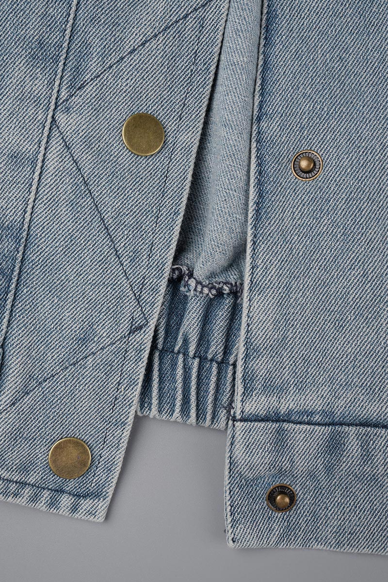 Veste en jean casual, col montant, manches longues, patchwork uni, coupe droite.