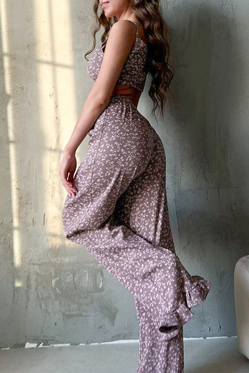 Ensemble deux pièces décontracté, sans manches, avec col en U et volants floraux.