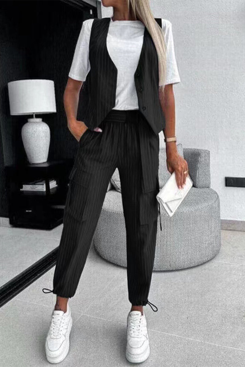 Ensemble deux pièces décontracté style britannique, rayé, avec cordon de serrage, poches, boucle et col en V, sans manches.