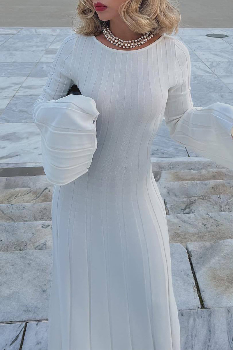 Robes-jupes courtes, dos nu, col rond, à fente sensuelle.