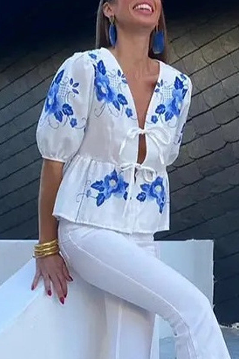 Haut décolleté en V à imprimé floral, coupe décontractée, sans positionnement précis.