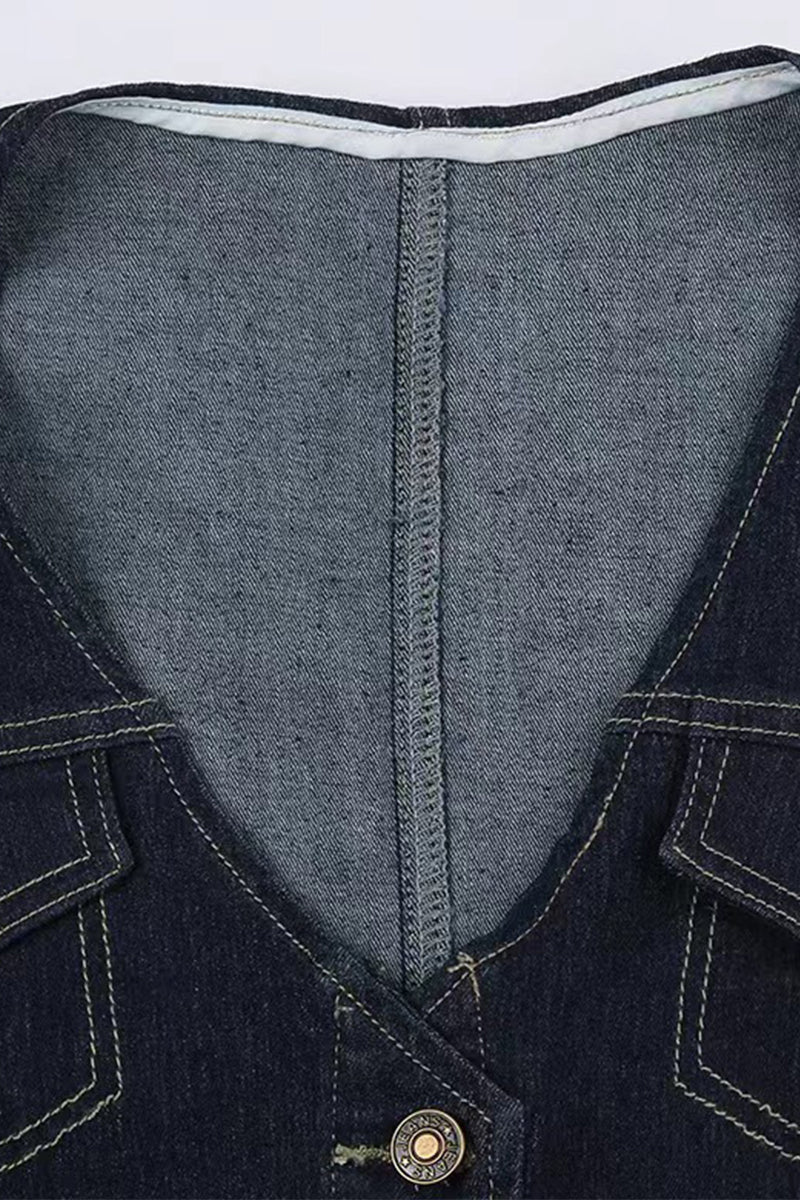 Veste en jean délavée, casual, sans manches, col en V, poches et boutons.
