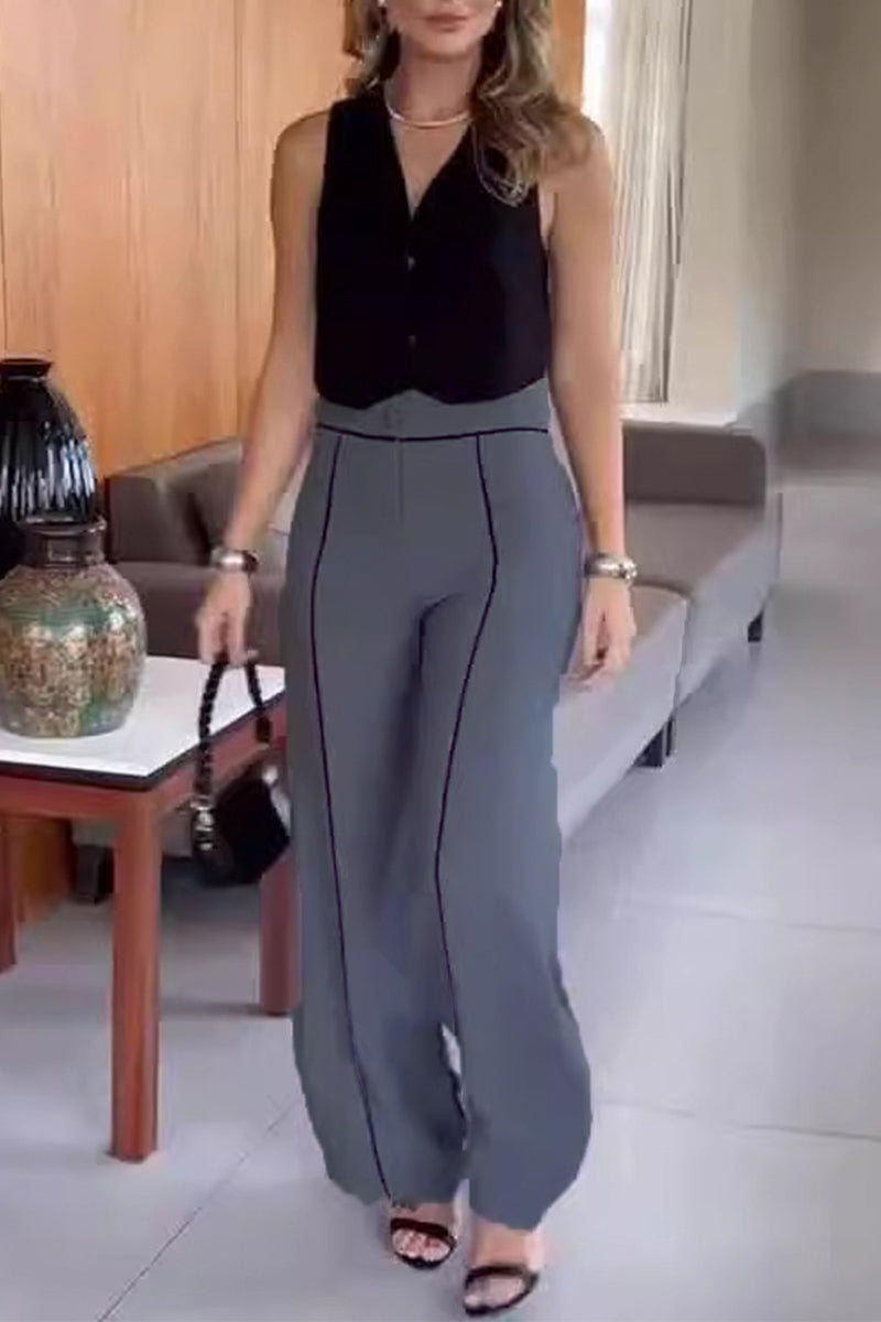 Tenue professionnelle décontractée, ensemble deux pièces sans manches, col en V contrastant, boutons et blocs de couleur.