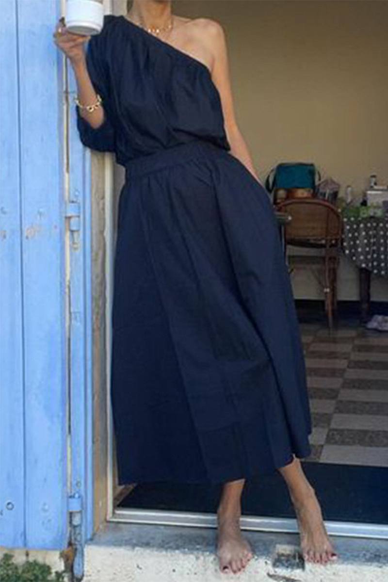 Ensemble deux pièces décontracté et élégant, uni, avec poches, col asymétrique et manches courtes.