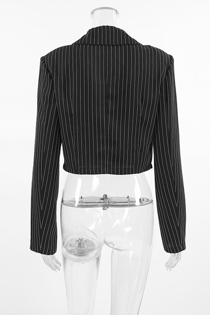 Vêtements d'extérieur élégants à rayures et empiècements, avec col montant.