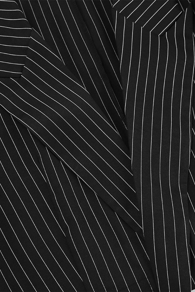 Vêtements d'extérieur élégants à rayures et empiècements, avec col montant.